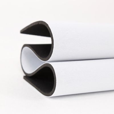 La feuille blanche de tissu du néoprène de polyester de plaine imperméabilisent la taille de 135*330cm