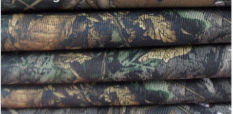 feuille en caoutchouc de l'éponge SBR de 4mm avec le côté de double de camouflage de polyester