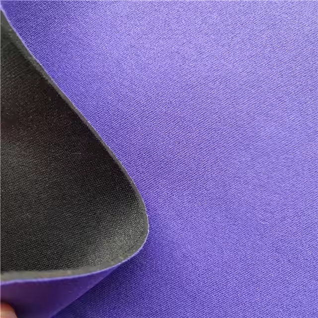 Feuille de caoutchouc en tissu néoprène respirant 3mm 5-10 Shore A pour l'isolation et la durabilité en milieu industriel
