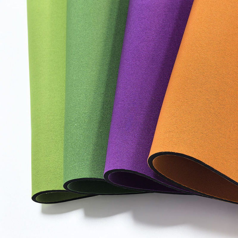 Matériau néoprène noir camouflé pour supports sportifs